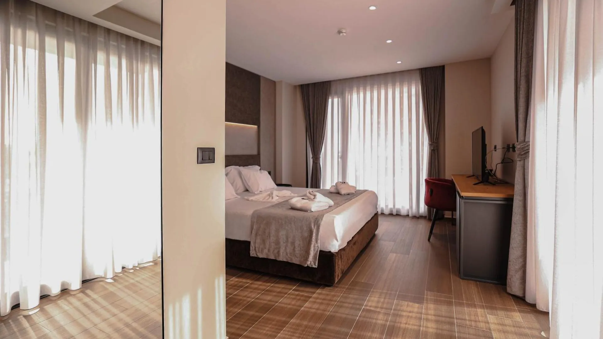Frojd Kune Resort & Beach Hotel Shëngjin 5*,